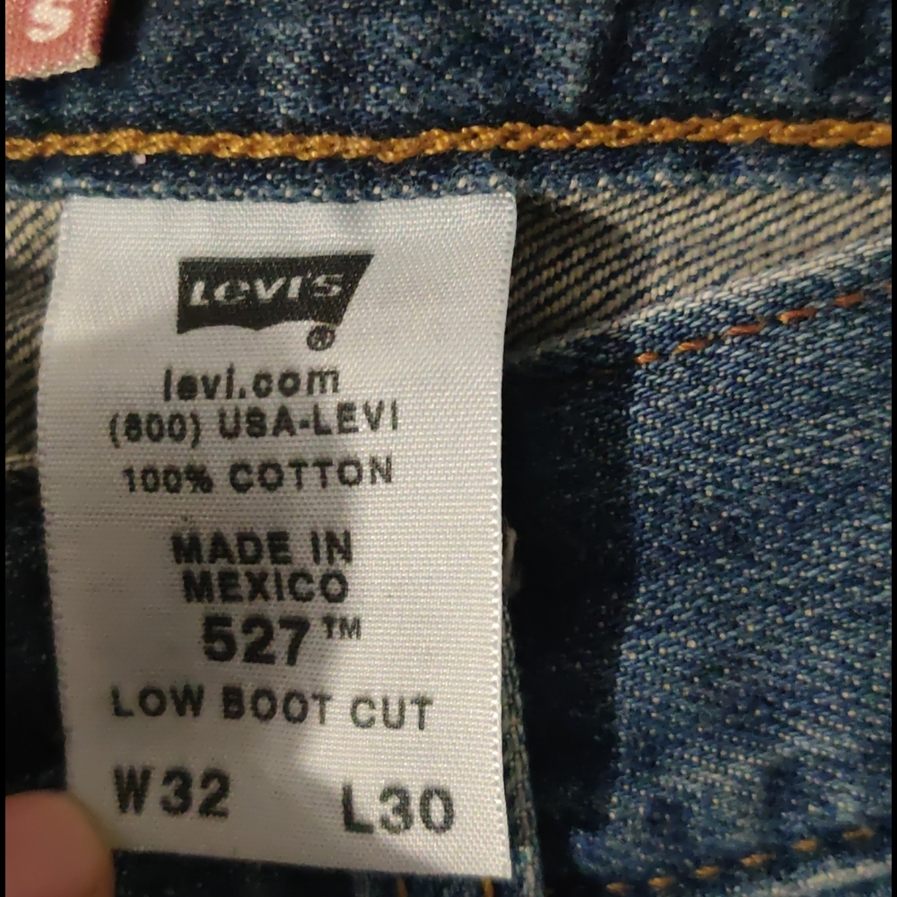 LEVIS' LOW BOOT CUT  JEAN SHORTS SIZE W 32L 30 - Picture 3 of 12